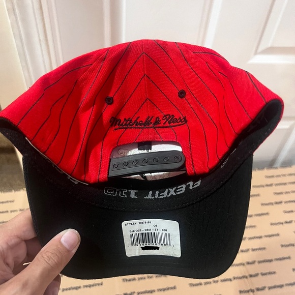 Chicago Bulls Mitchell & Ness Pin Stripe Red Hat - Picture 2 of 5